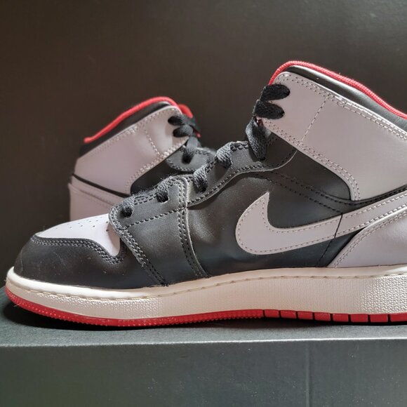 Nike Air Jordan Mid 1 - Picture 3 of 8
